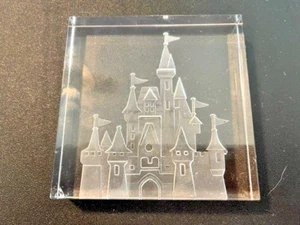 Disney Robert Guenther Etched Glass Paperweight DISNEY CASTLE - Picture 1 of 5