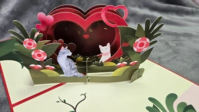 Tarjeta de felicitación 3D emergente gatos con corazones Foto 1 de 4