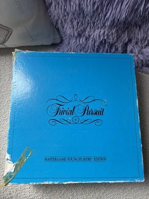 Trivial Pursuit Master Board Game Young Players Edition 1984 Vintage - Image 1 of 4