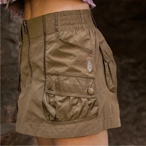 Free People Movement Thru Hiker Skort olivgrün kleine Cargotaschen Reißverschluss vorne - Bild 1 von 10