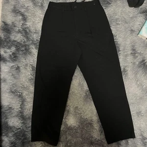 Uniqlo Tuck Tapered Hose M schwarz gebraucht Top Zustand - Bild 1 von 4