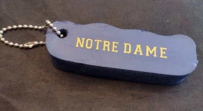 Llavero de espuma flotante azul de la Universidad de Notre Dame de colección lucha irlandés  Foto 1 de 3