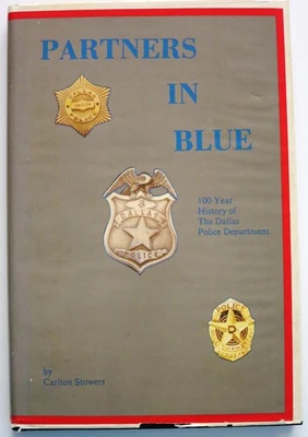 Chaqueta antipolvo Partners in Blue 100 años de historia del Departamento de Policía de Dallas HC Foto 1 de 4