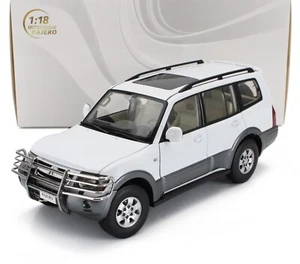 Sun-Star 1/18 Mitsubishi Pajero 3,5 L V6 V73 2006 blanco gris 05833 - Imagen 1 de 12