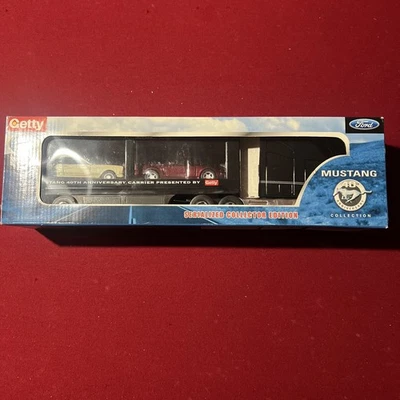 Ford Mustang 2004 40 aniversario transportista Getty 1:32 Foto 1 de 4