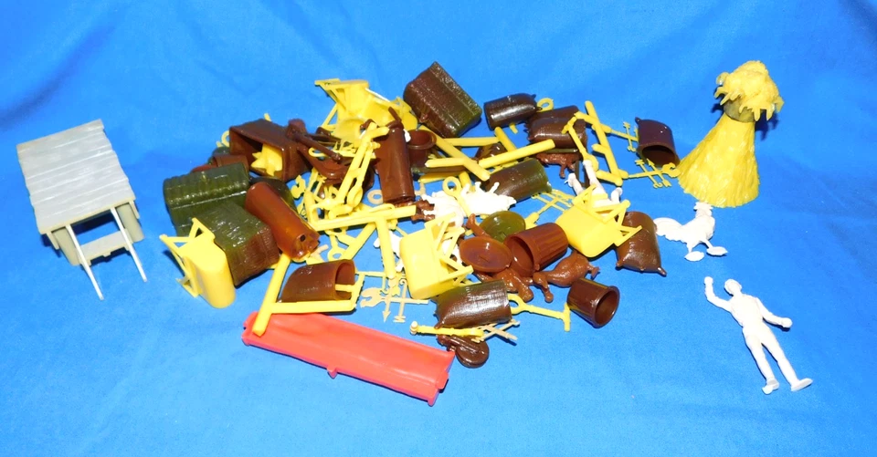 Marx Reedición Granja Accesorio Grupo (54MM) MÁS DE 80 PIEZAS VENDIDO COMO ESTÁ Foto 1 de 1