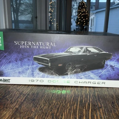 Coche Dodge Charger Modelo 1970 Rosa Blanco RT Hecho en Resina Ertl American Muscle 1 43 Foto 1 de 2