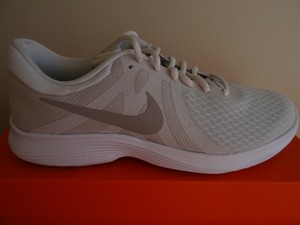 Las mejores ofertas en Anchura Nike Revolution 4 M Zapatos deportivos para  mujeres | eBay