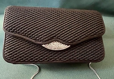 IMPRESIONANTE MONEDERO JUDITH LEIBER SEDA/SATÉN PLISADO MINAUDIÈRE CIERRE DE CRISTAL Foto 1 de 4