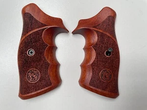 New Decorative wood Grips for S&W, K/L ROUND BUTT 686; Closed back; wood - Picture 1 of 7