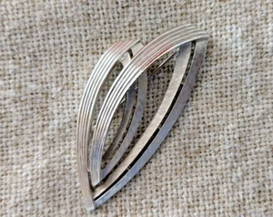 Vintage Trifari Art Deco Brosche Pinsel silberfarben klassische Mode Anstecknadel - Bild 1 von 4