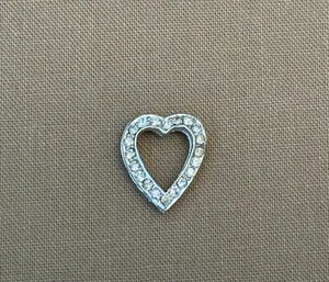 GORGEOUS VINTAGE RHINESTONE HEART PENDANT W SPARKLY RHINESTONES SILVER TONE - Picture 1 of 5