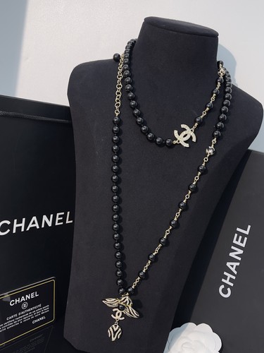 Collana lunga CHANEL oro chiaro ferramenta motivo floreale cristallo intarsiato CCS 24C