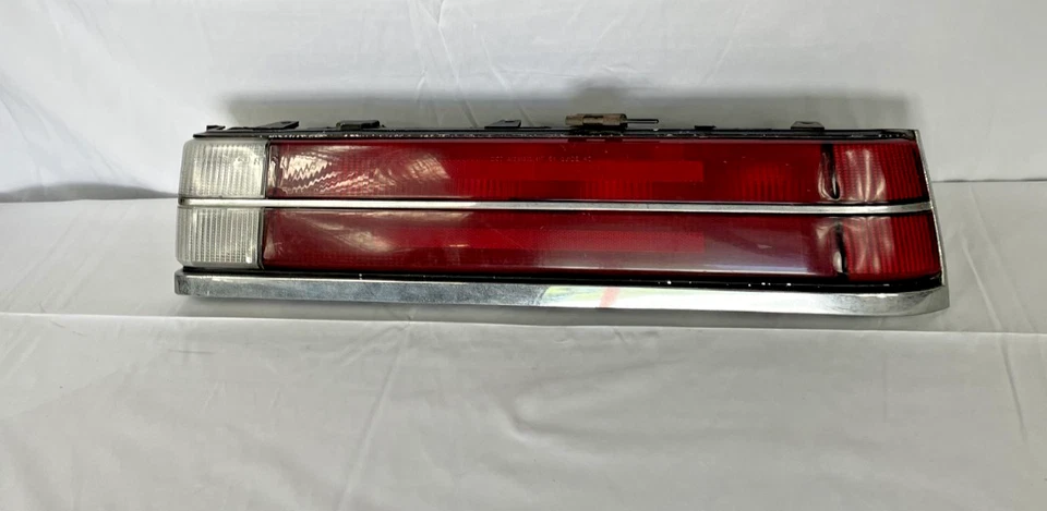 85 86 87 88 89 90 Buick Electra -Luz trasera lado pasajero- OEM Foto 1 de 4