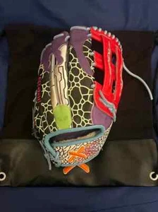 Absolutely Ridiculous - Out of This World | Rare Edition Glove 12.75 H Web RHT - Picture 1 of 3