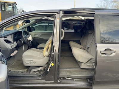 Balancín izquierdo Toyota Sienna 2011-2020 con poste gris PC: 1H1 3,5 L TRACCIÓN DELANTERA 61 K LE 64151 Foto 1 de 4