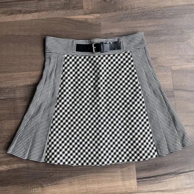 Minifalda plisada mujer Zara hebilla frontal pata de gallo a cuadros cremallera lateral mediana Foto 1 de 4