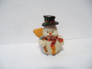 THIMBLE RESIN CHINA SNOWMAN W/HOLLY ON HIS TOP HAT & HOLDING A BROOM - Picture 1 of 5