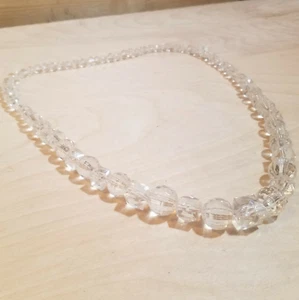 Funkelnde Perlenkette klar facettiert 80er Modeschmuck 13 1/2" Vintage - Swanky Barn - Bild 1 von 12