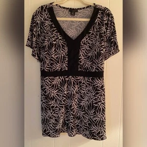 Apostrophe Blouse Women’s 18W Black V Neck White Leaf Pattern Tie Back Babydoll - Picture 1 of 6