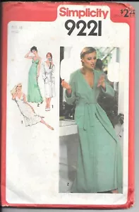SIMPLICITY 9221 Vintage Sewing Pattern Misses' Front-Wrap Robe & Bias Nightgown - Picture 1 of 2
