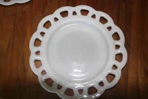 "Juego de 12 platos de vidrio esmerilado vintage de 8"" con borde de encaje abierto" - Imagen 1 de 2