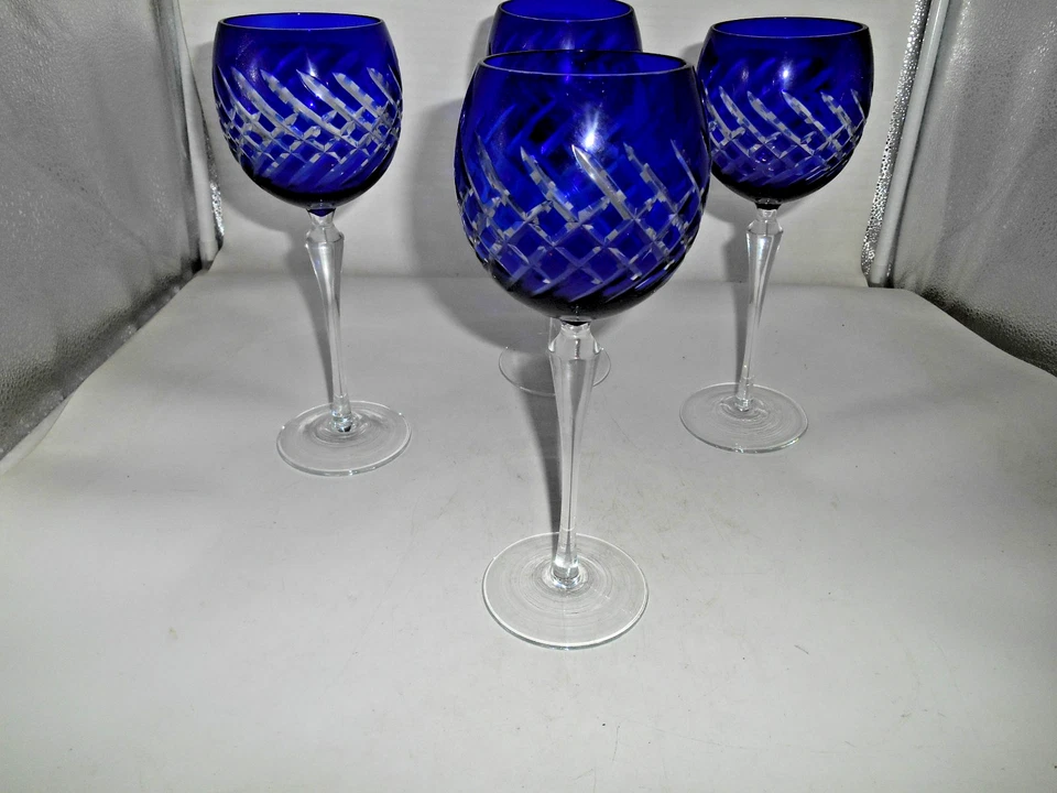 Impresionante Juego de 4 Cristal Bohemio Azul Corte a Transparente 10 OZ. Corvejones de vino Foto 1 de 4