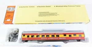 Con-Cor 0001-000988 HO Royal American Shows 72'' Pullman Sleeper Car Kit - Picture 1 of 2
