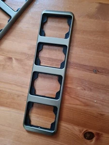 1 Stck. Busch-Jaeger 1724-21 Abdeckrahmen 4-fach waagerecht alpha nea bronze - Bild 1 von 1