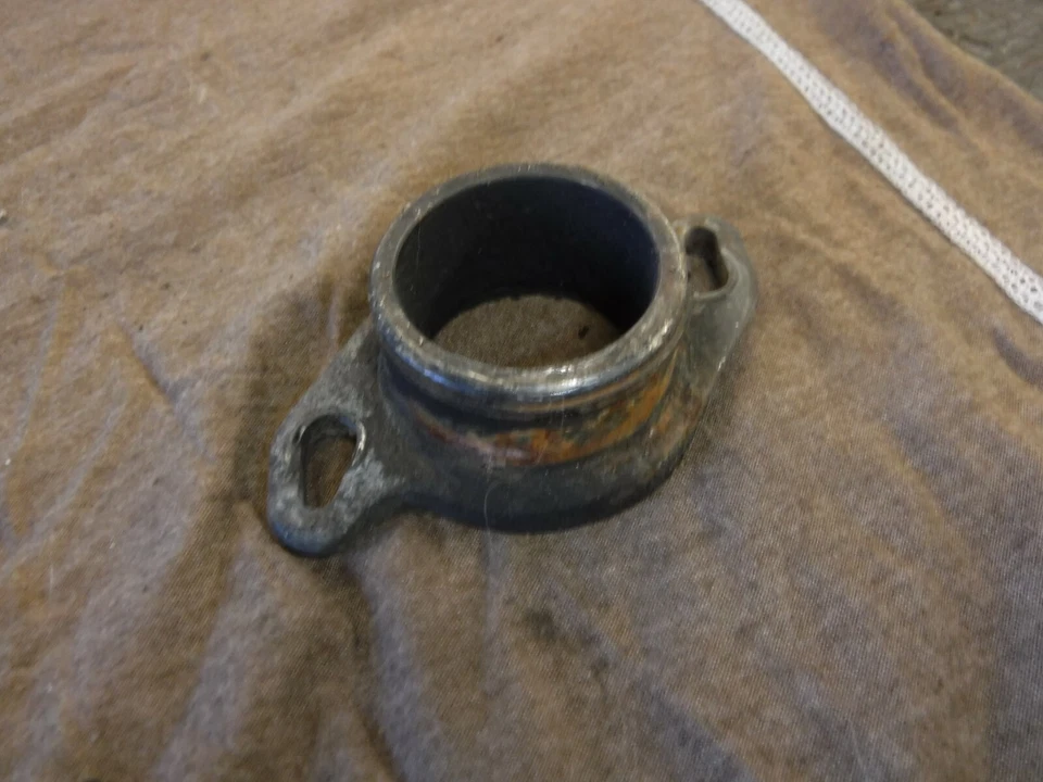 1980 8J5 YAMAHA 250 ENTICER  parts: S246 motor parts: EXHAUST MANIFOLD - Image 1 of 1