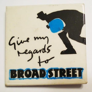 1984 - PAUL McCARTNEY "GIVE MY WEE TO BROAD STREET" PIN - TOP - Bild 1 von 3
