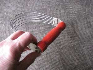 ANDROCK con mango de madera ROJO masa pastelería licuadora cortadora MCM VINTAGE EE. UU. - Imagen 1 de 16