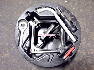 Alfa Romeo 156 spare wheel tool kit jack tow - Picture 1 of 1