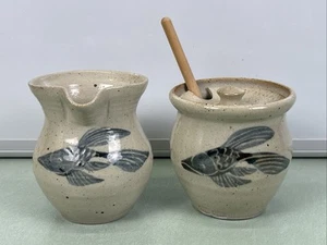 Vintage Cornwall Bridge Pottery Creamer Honey Pot & Lid Hand Painted Blue Fish - Picture 1 of 10
