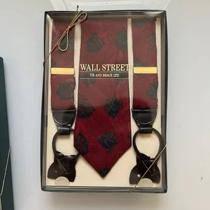 De Colección Nuevo de Lote Antiguo Paisley Rojo Ajustable Wall Street Tirantes y Corbata Seda Hecho en EE. UU. - Imagen 1 de 6