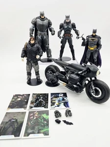DC MULTIVERSE THE BATMAN BATCYCLE BRUCE WAYNE UND ANDERE FIGUREN McFARLANE SPIELZEUG - Bild 1 von 12