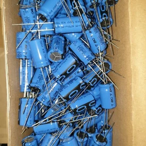 NEW BC PHILIPS 146 470uF 50V Alum.el.cap. radial 12.5X22mm - 3000H@125C ! 20pcs! - Picture 1 of 2