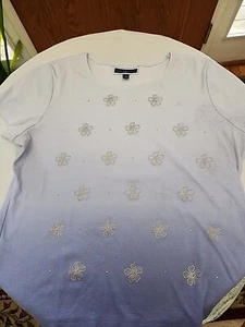 Karen Scott XL Top, Blautöne/Ombre mit silbernen Nieten Blumenmuster - Bild 1 von 4