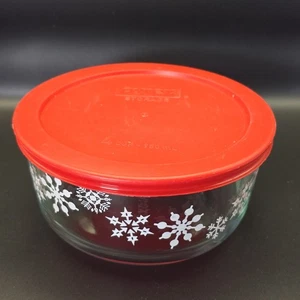 Pyrex Glas 1 Quart 4 Tassen Aufbewahrungsschüssel 7201 Urlaub weiße Schneeflocken mit rotem Deckel - Bild 1 von 11