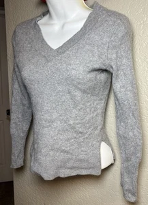Halogen Women's Gray  100% Cashmere Sweater Size XS V Neck - Picture 1 of 14