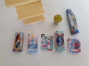 Zuru Mini Brands - Disney Store toys ( 7 x toys & 1 x stand ) - Picture 1 of 6