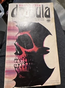 Vintage Dracula by Bram Stoker Paperback 1st Printing 1965 Signet Gothic Horror - Picture 1 of 7