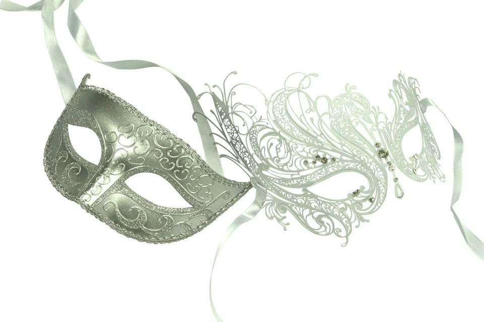 Máscaras de diseño veneciano para parejas Kayso Inc. su (plateadas) y suyas (blancas) Foto 1 de 1