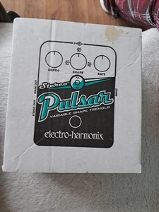 Pulsar Variable Shape Tremolo Pedal - Picture 1 of 7