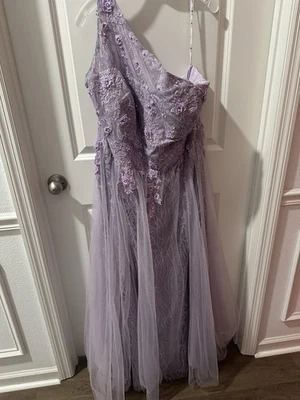 Vestido de fiesta de novia de David talla grande Jules & Cleo Foto 1 de 4