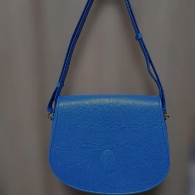 Bolso de Hombro Cartier Mua de Cartier Cuero Azul Solapa Usado Foto 1 de 4