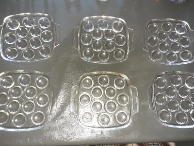 Lot de 6 assiettes à escargots 12 emplacements  en Pyrex. Très bel état - Photo 1/4