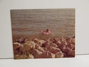 1980S VINTAGE FOUND PHOTOGRAPH COLOR ORIGINAL ART PHOTO BOY IN CALIFORNIA LAKE - Picture 1 of 4