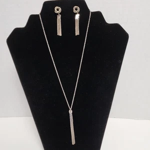 Silberfarbene Kette Quaste Anhänger Halskette 17,5" mit Ohrringen  - Bild 1 von 11