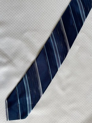 Corbata Wembley Wemlon Ajustada Rayas Azul Blanco Gris De Colección Foto 1 de 4